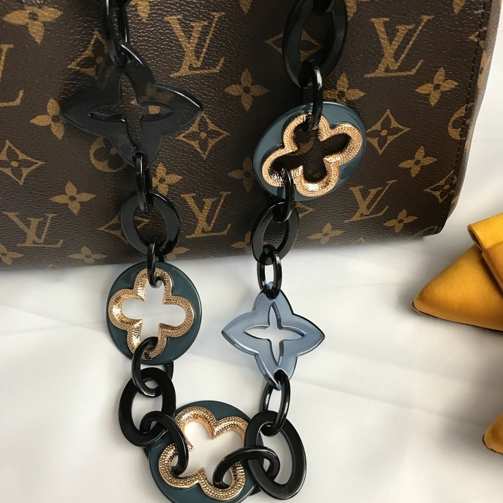 Luxury looking necklace